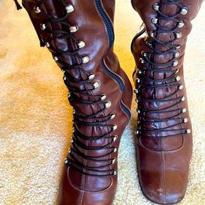 GORGEOUS all leather boots. Rare find! 2 1/2” heel. 1960’s lace up boot.
